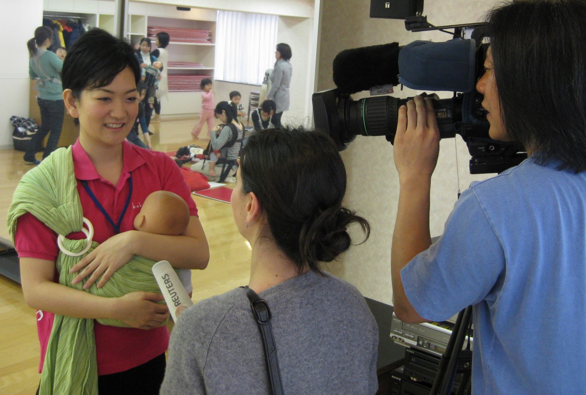 ロイター通信　ベビーダンス 取材